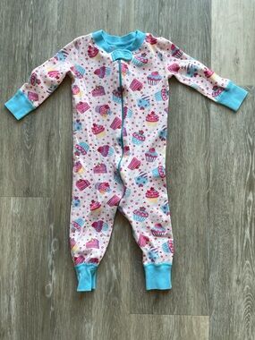 Hanna Andersson Cupcake Print One-Piece Zip Pajamas size 9-18 month- Pink Blue